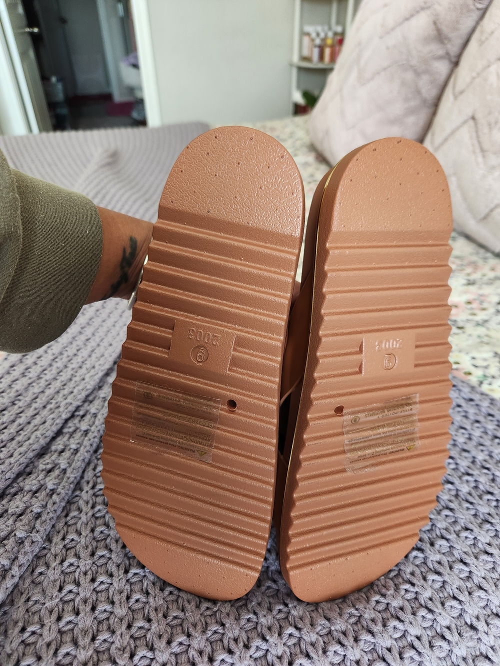 TOP Moda tan buckle slide mules with gold trim - Picture 4 of 5